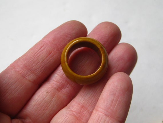 Bague Art Déco En Bakélite Ambré Taille 47 - Vintage, Bon état D'usage, Pour Fille