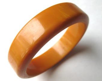 Vintage 40s Egg York Yellow Marbled Swirl Bakelite Bangle Bracelet