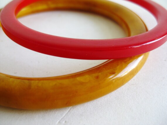 2 Vintage 40s Marbled Yellow & Cherry Red Bakelit… - image 5