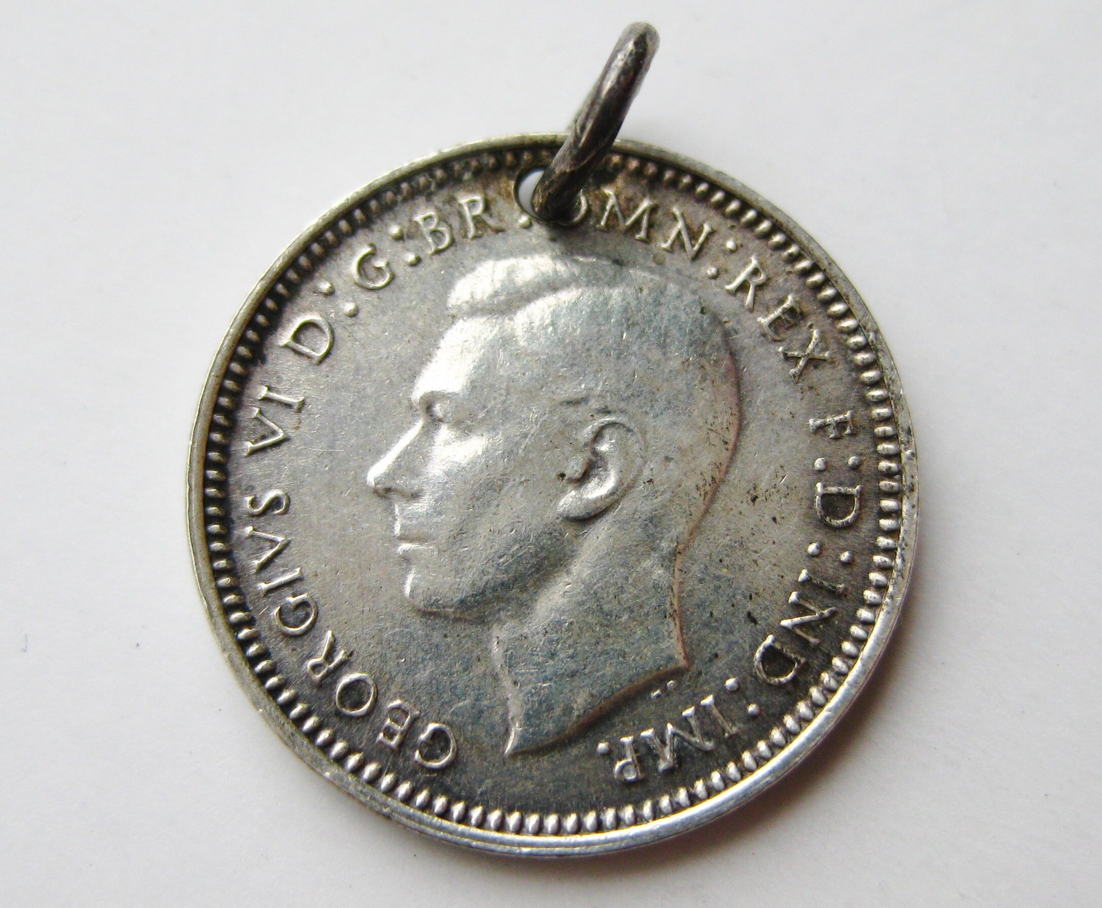 1937~1943年英国3ペニーコイン
イギリス3ペンス 50個
ブラス美物 Three pence 1943 - Etsy 日本