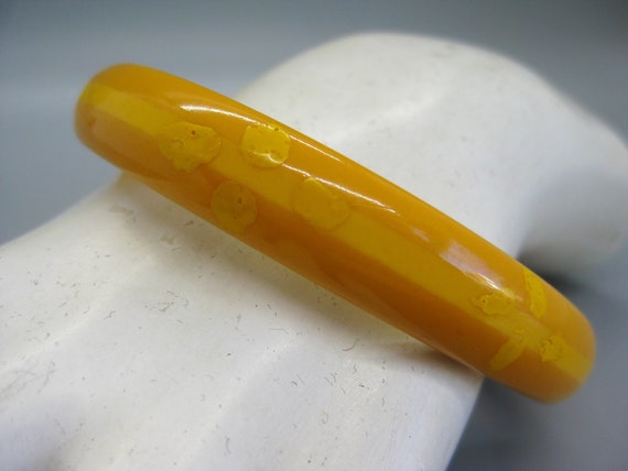 Vintage 40s Egg Yolk Yellow Bakelite Bangle Brace… - image 8