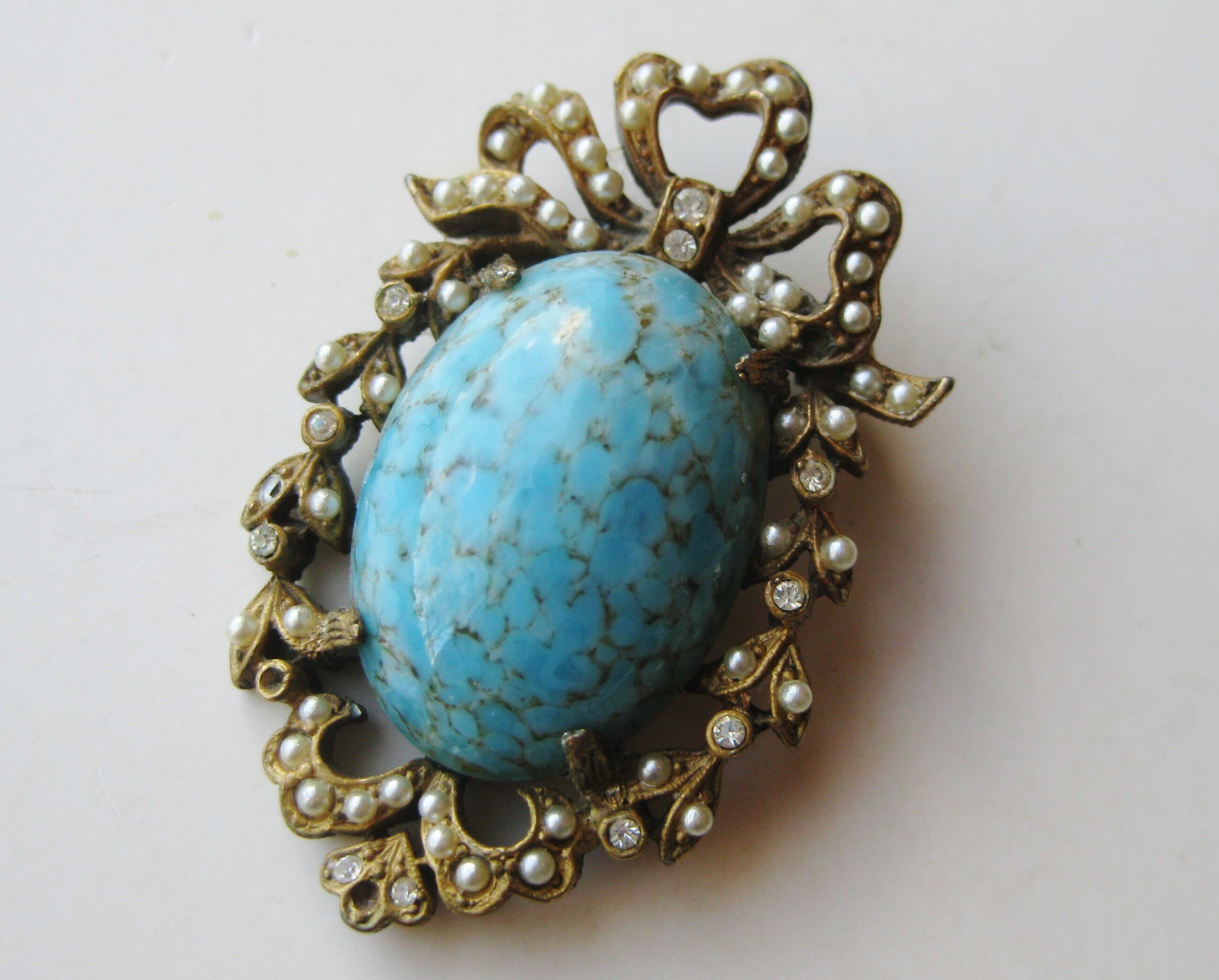 Cadoro brooch shop