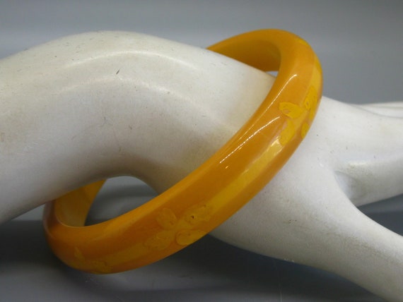 Vintage 40s Egg Yolk Yellow Bakelite Bangle Brace… - image 6