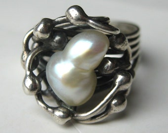 Vintage Modernist Ring Natural Baroque Pearl Sterling Silver Freeform Cocktail Ring size 7