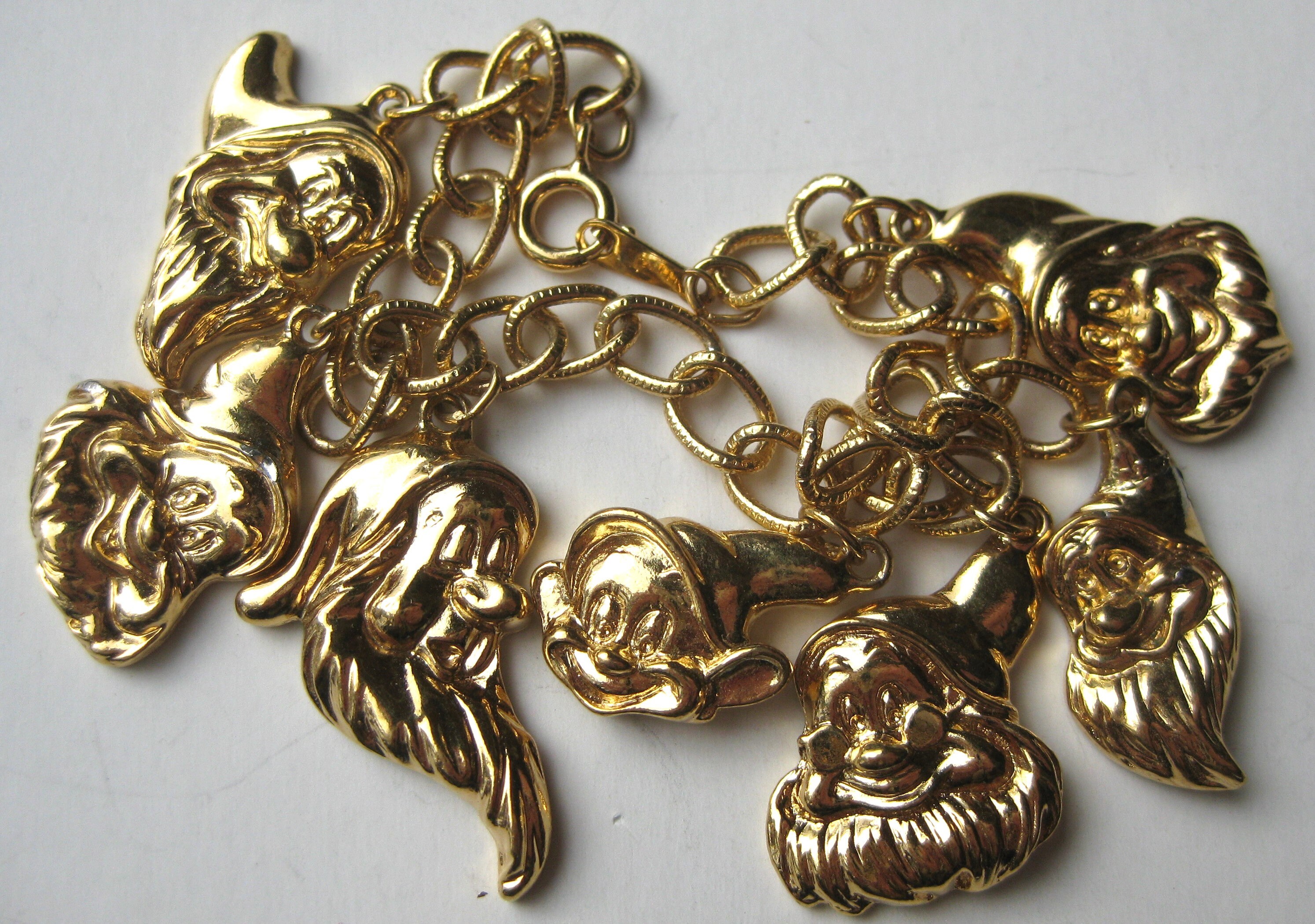 ペンダント Vintage 90s Walt Disney Gold Snow White Seven Dwarves Dwarfs