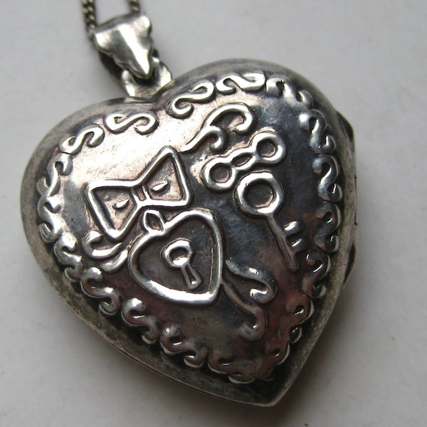 Vintage Locket Sterling Silver Puffy Heart Shaped Photo Locket Vintage Necklace Pendant & Chain