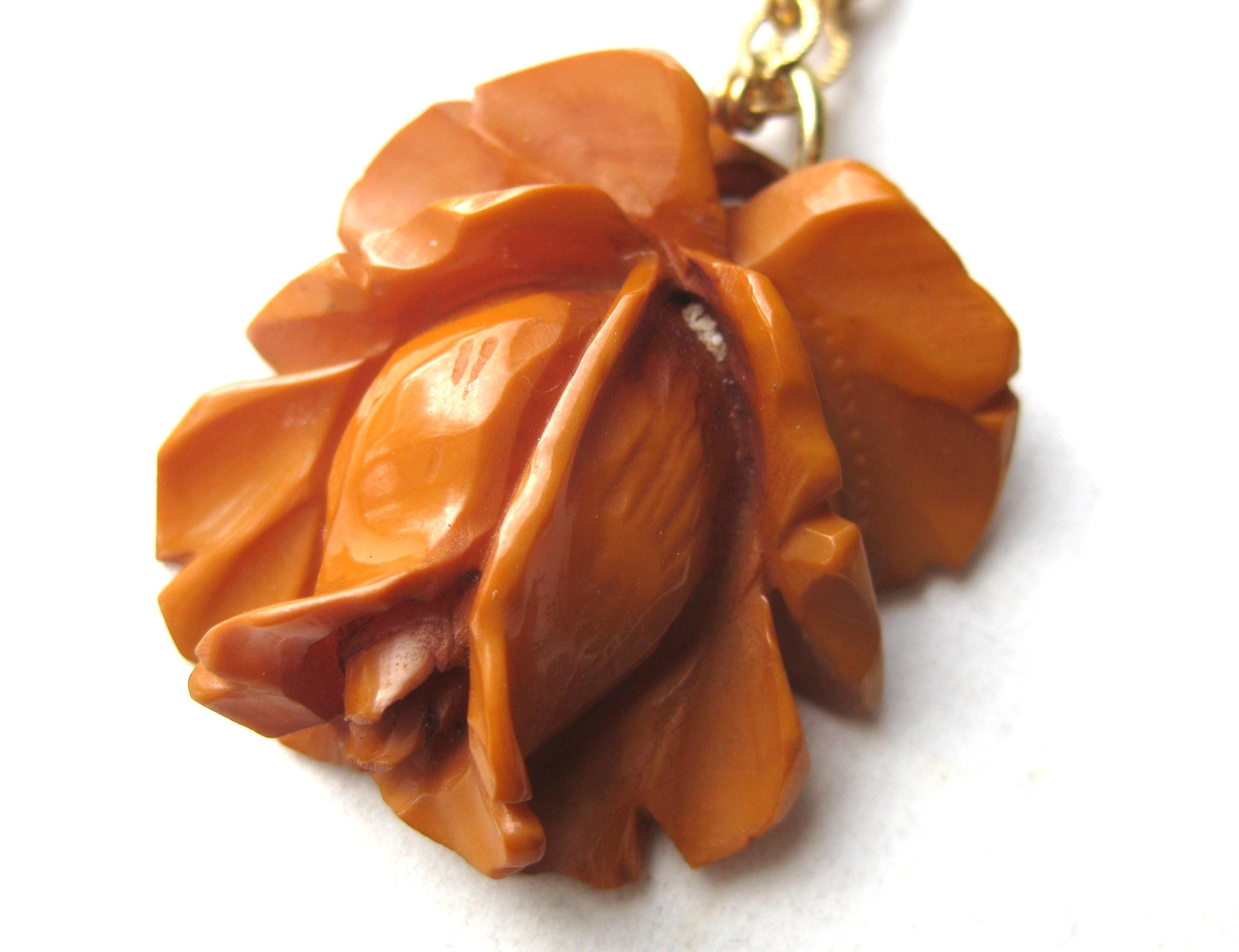 Vintage Bakelite Roses Necklace - Etsy display picture 3