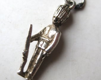 Charm vintage de plata de ley con la Guardia del Palacio de Buckingham, Londres, Inglaterra, para pulsera