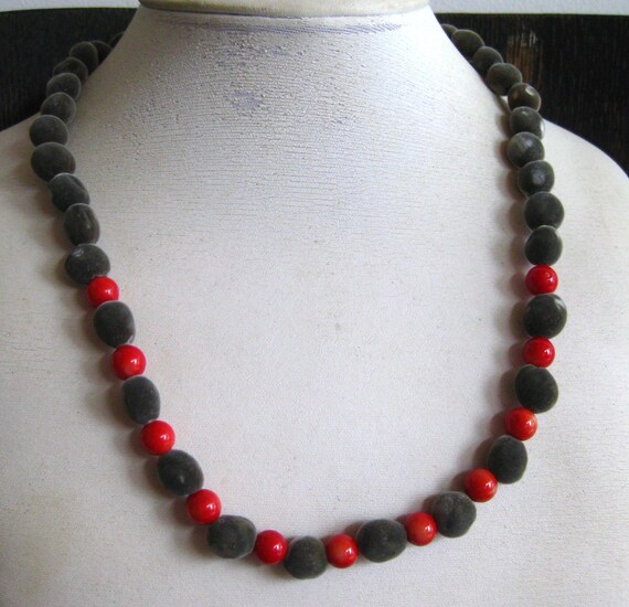 Hawaiian Mgambo Seed & Coral Necklace Vintage Lei… - image 3