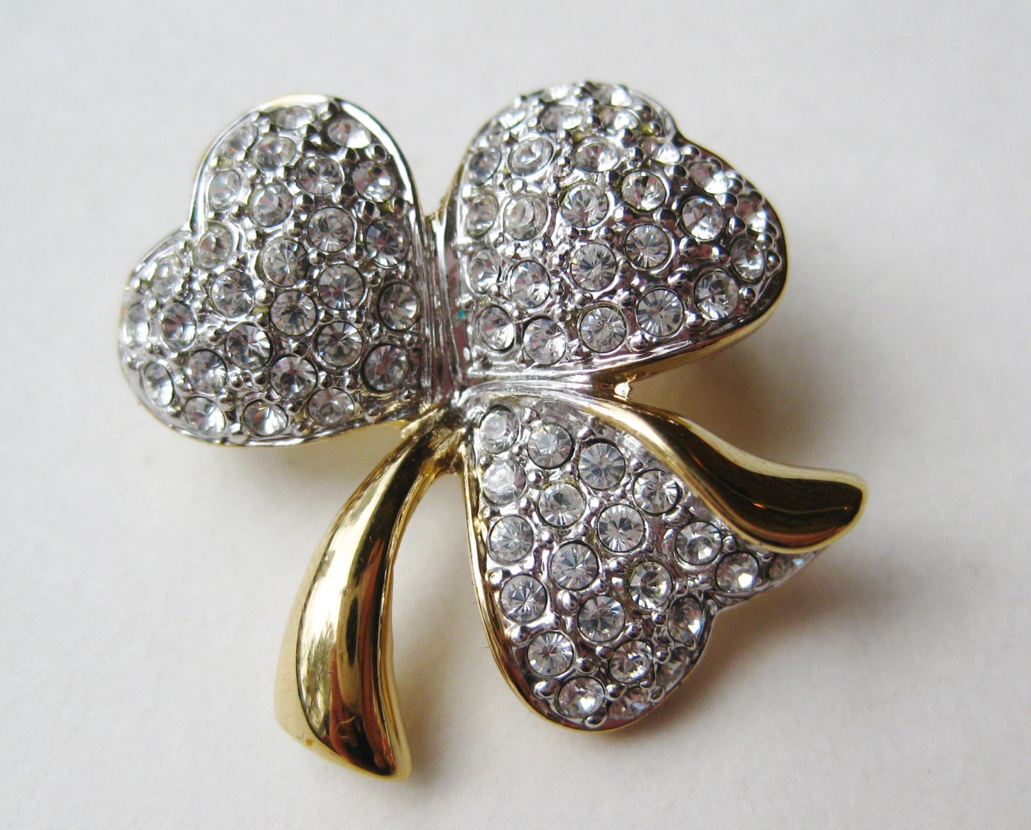 Gold clearance shamrock brooch