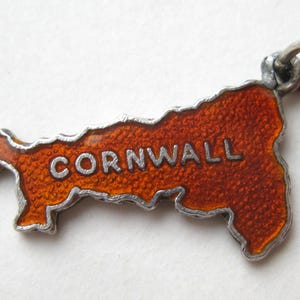 Charm vintage en argent sterling émaillé, carte des Cornouailles, Angleterre souvenir, bracelet à breloques