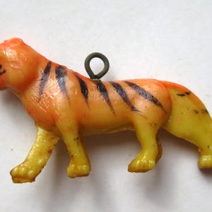 Pulseira vintage de celulóide Cracker Jack Tiger Big Cat Lucky, prêmio, 20 e 30