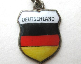 Vintage Charm Deutschland Germany Enamel Travel Shield Souvenir Bracelet Charm