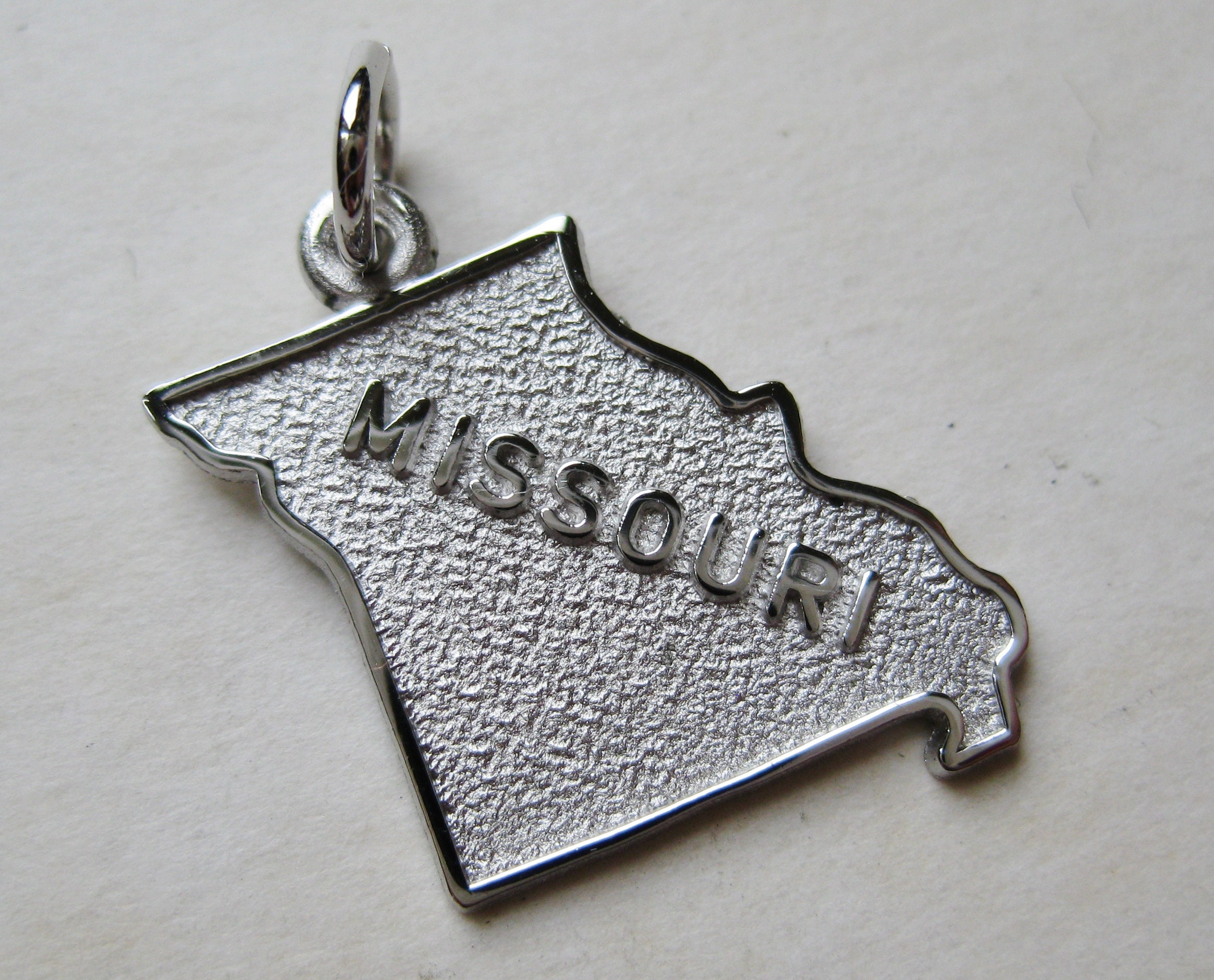 St. Louis Gateway Arch Keychain Missouri Souvenir Keyring Silvertone Metal  Gift
