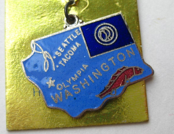 Vintage Charm 50s Silver Blue Enamel Washington S… - image 1