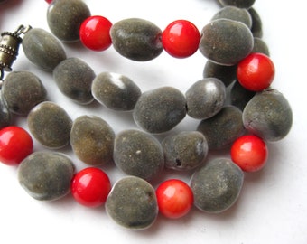 Hawaiian Mgambo Seed & Coral Necklace Vintage Lei Choker