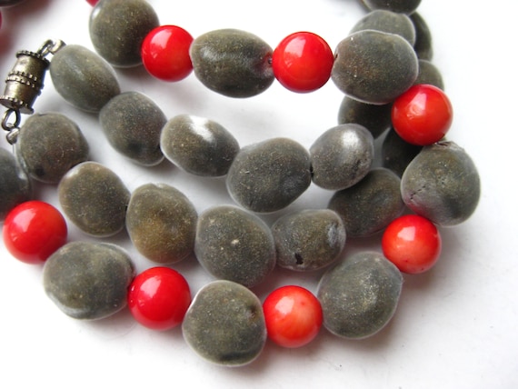 Hawaiian Mgambo Seed & Coral Necklace Vintage Lei… - image 1