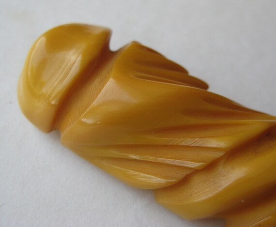 Vintage 40s Carved Egg Yolk Yellow Bakelite Brooc… - image 3