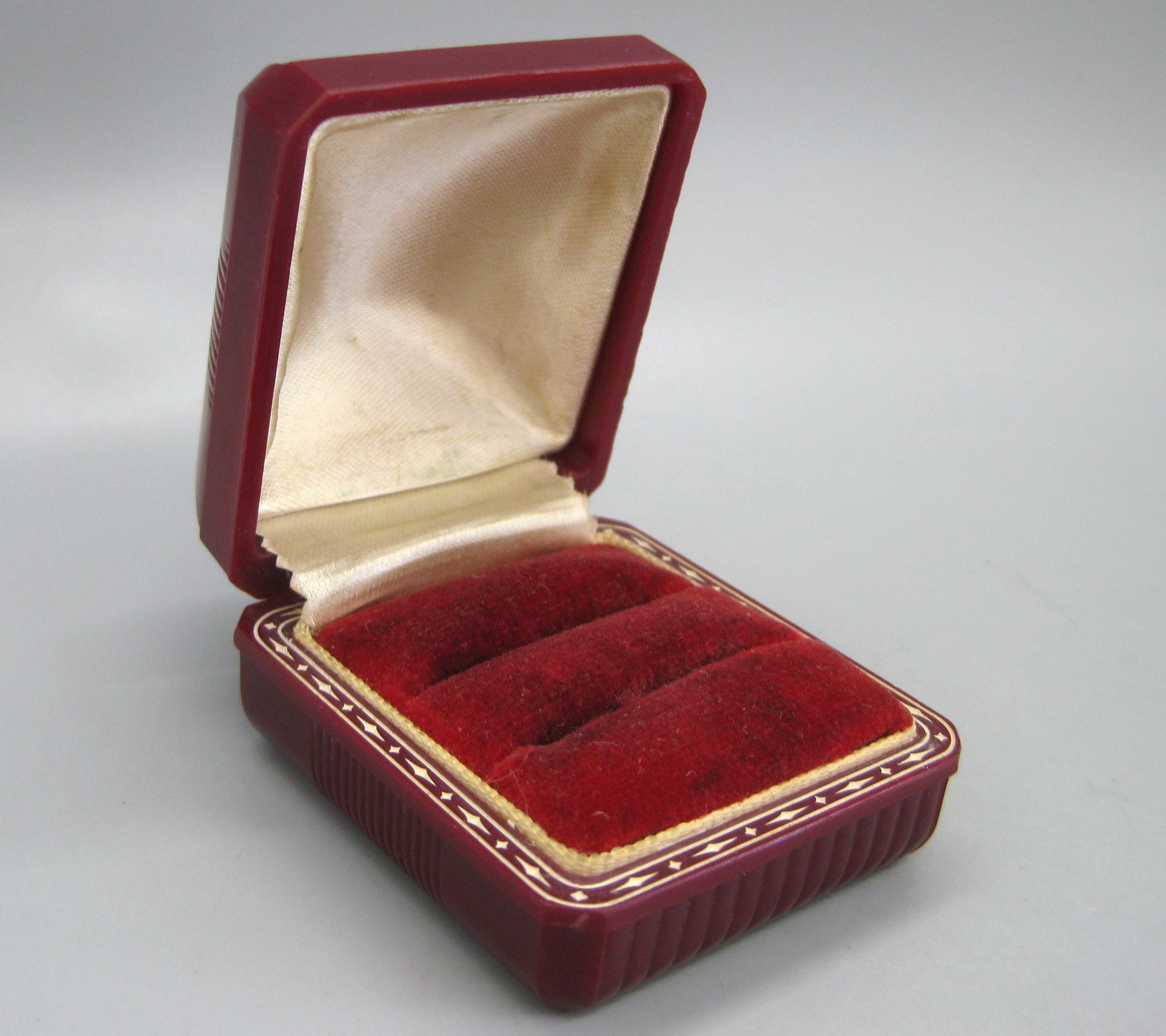 米国ヴィンテージ セルロイド リングボックス（リメイク品） Vintage Art Deco Burgundy Designed Ring Holder Box SUC