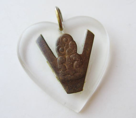 Vintage 40s New Zealand Maori Tiki V for Victory L