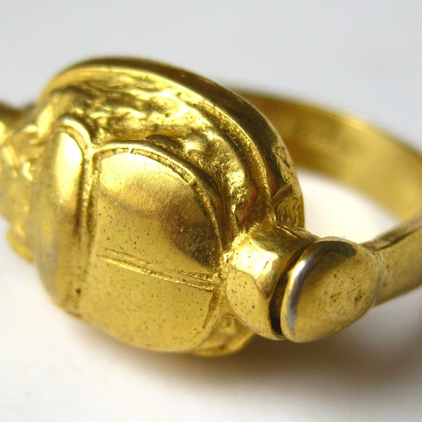 Vintage 1976 Metropolitan Museum of Art Scarab Ring Gold Egyptian Treasures of Tutankhamun size 6.5