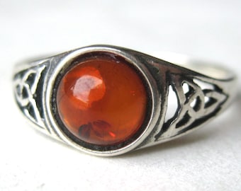 Vintage Ring Baltic Honey Amber Celtic Knot Sterling Silver Ring size 8 1/4