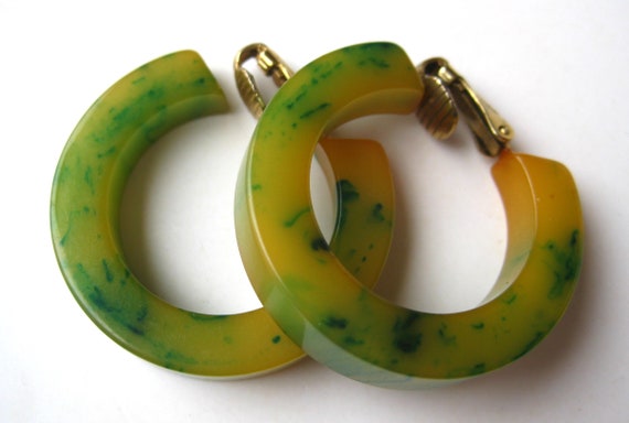 Vintage 40s Art Deco Green & Yellow Marbled Swirl… - image 1