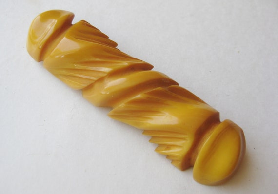 Vintage 40s Carved Egg Yolk Yellow Bakelite Brooc… - image 1