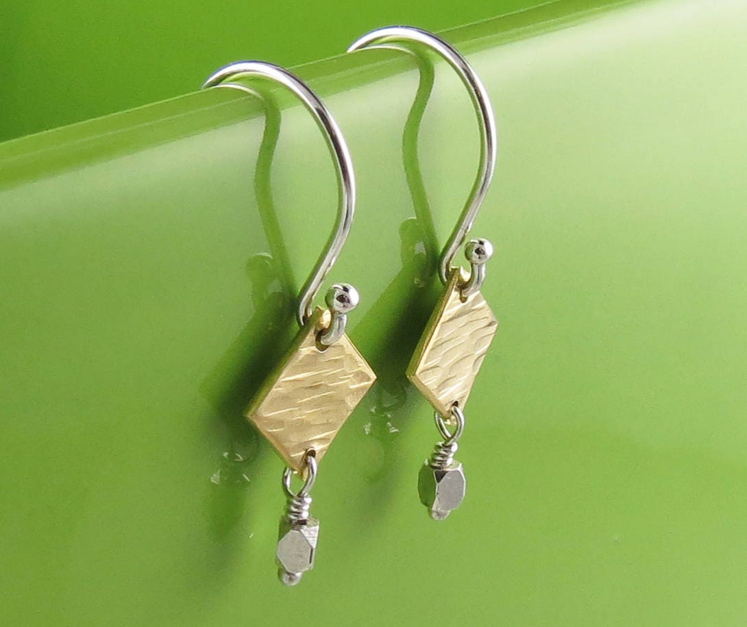 •SMALL SCOOP• brass dangle earrings