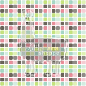 Op de afbeelding: Een wit lama-silhouet op een achtergrond van kleurrijke vierkanten in tinten roze, groen, blauw en bruin.