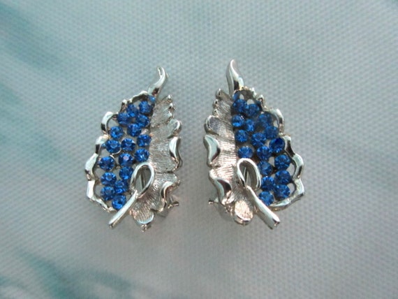 BSK Rhinestone Earrings BSK Jewelry Vintage Glam BSK Earrings Silver Tone Textured Leaf Design Gray /& Silver Clip On Earrings