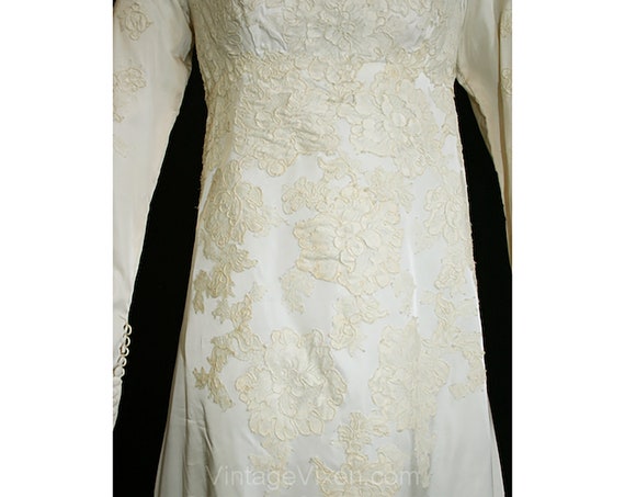 1950s Wedding Dress with Lace Bodice & Watteau Tr… - image 4