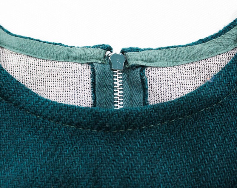 Child Size 10 Girl/'s Mod 60s Mini Dress Chest 28 Go-Go 1960s Teal Green Sleeveless Jumper Cute Fall Winter Tartan Red /& Black Plaid