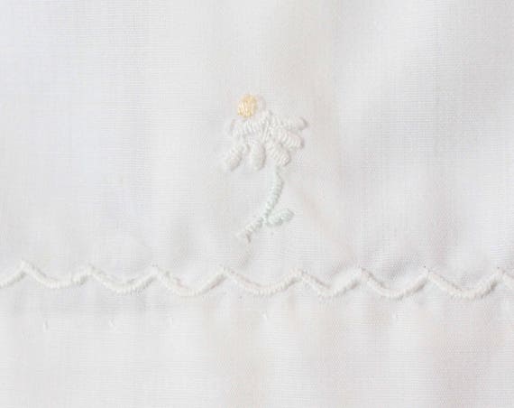 1950s Infant Dress with Daisy Embroidery - Newbor… - image 3
