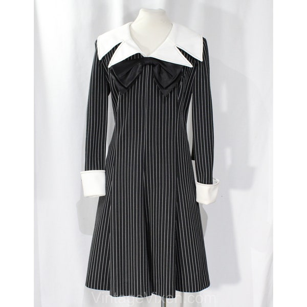 Size 14 1970s Dress - Black & White Pinstriped Polyester Knit - 70s Long Sleeve - Big Collar and Cuffs - Gangster Pin Stripe - NWT - Bust 42