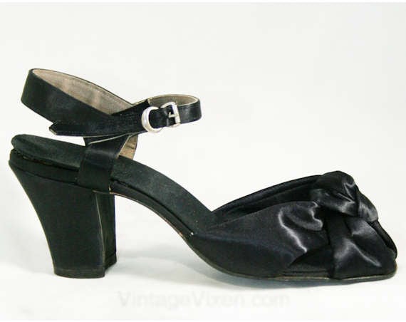 Size 4.5 Black Satin Heels - Gorgeous Pin Up Girl… - image 1