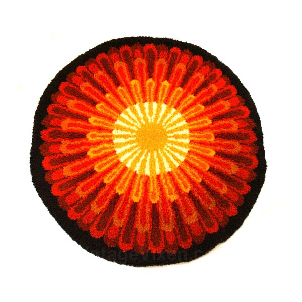 60s Mod Hooked Rug - Rya Style Large Round Carpet - 1960s Orange & Yellow Sunrise Acrylic Yarn - Sunburst - Flower - 58 Inch Diameter -43810