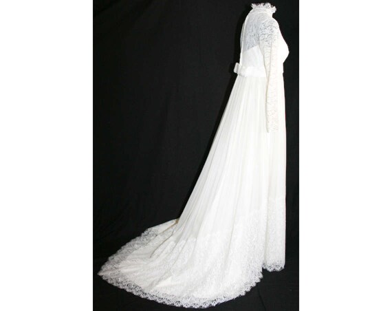 Size 10 Wedding Dress - Elegant White Chiffon & L… - image 8