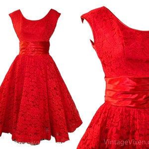 Tamanho 4 Vestido de festa vermelho dos anos 1950 - Vestido de baile estilo Vixen com ajuste e flare - Vestido de renda sem mangas dos anos 50 - Faixa de cetim - Saia cheia - Babados de tule