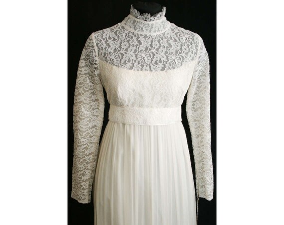 Size 10 Wedding Dress - Elegant White Chiffon & L… - image 2