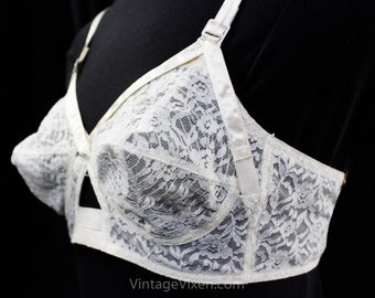 Vintage 1940's Bullet Bra. Off White Spider Web Cotton Bra. Exquisite Form,  Stand Out Bra, Size 32B