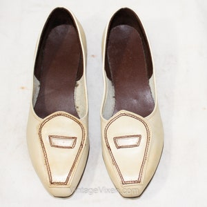 1950s Girl&#39;s Size 10 Shoes - Neutral Leather Low Heels with Mid Century Top Stitching - 50s 60s Child&#39;s Beige Brown Shoe - NIB Deadstock