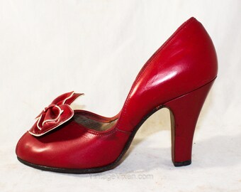 Size 4 1940s Red Shoes - Never Worn Sexy 40's Pin Up Girl High Heel Pump - Big Scarlet & White Bows - Deadstock Authentic 30s 40s NOS