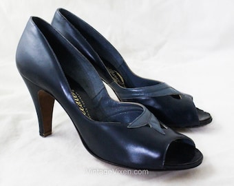 1940s Blue Shoes - Navy Two Tone WWII Leather Pumps with Forked Tail Design - Open Toes - 40s NOS Deadstock - 3 Inch High Heels - Size 6.5