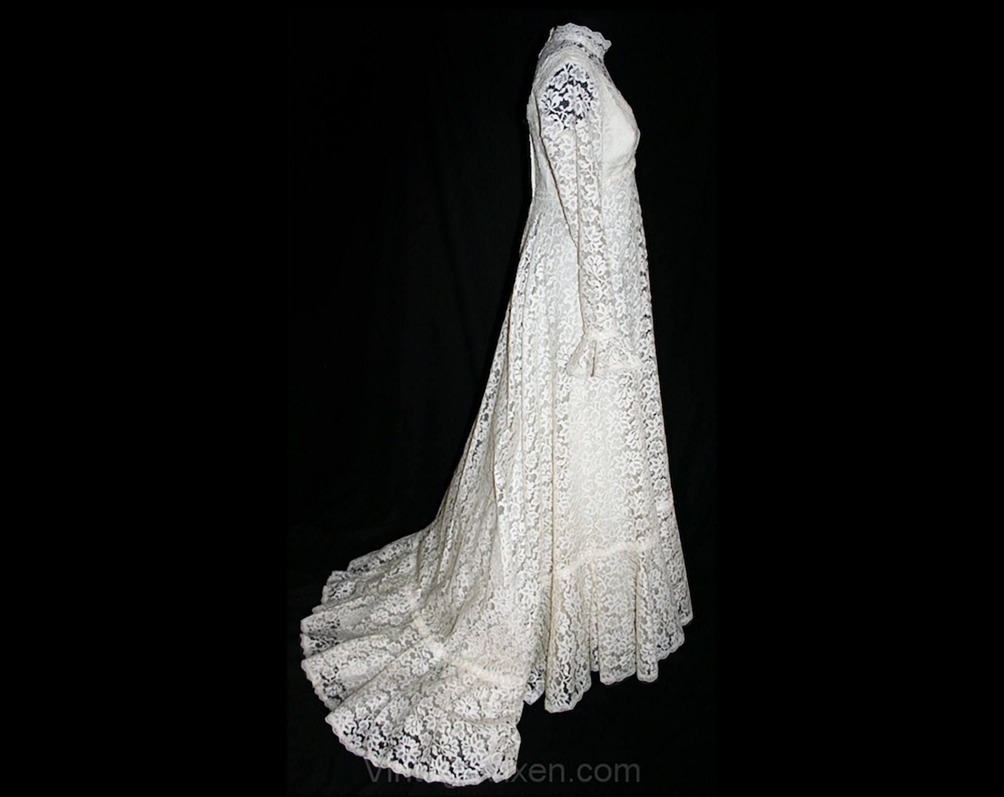 Size 10 Vintage Lace Wedding Gown With Edwardian Flair - Retro