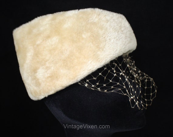 1960s Neutral Hat with Starburst Rhinestone Accen… - image 3