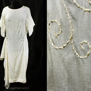 1920s Flapper Dress - Goddess Style Cream Silk Crepe - Hand Sewn Embroiery & Beading - Authentic 1910s 20s Large Size Cocktail - Bust 40.5