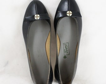 Black 1950s Shoes - Size 7.5 Casual Ballet Flats with Low Kitten Heels & Button Style MCM Bow Accent - 7 1/2 Deadstock NIB by Frolickers