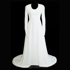 Size 8 Wedding Dress with Train - White Velvet Vintage Bridal Gown with Lace Trim - 1970s Deadstock - Bust 35.5 Waist 26.5 - December Winter