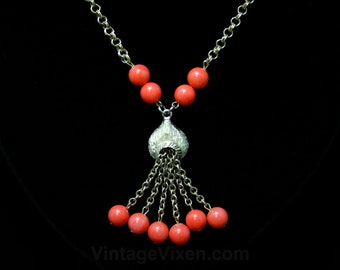 Coral Lariat Necklace - Pretty 1960s Summer Resort Jewelry - Faux Coral Orange Plastic Beads - Metal Chain Tassel - 60s Jewelry - 44293